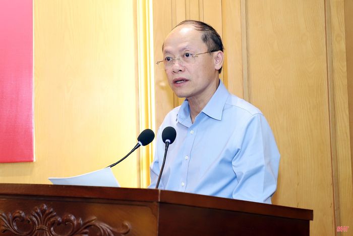 Đồng chí Nguyễn Hồng Lĩnh - Phó Bí thư Thường trực Tỉnh ủy, Chủ tịch HĐND tỉnh quán triệt các nội dung chính của Nghị quyết số 06-NQ/TW.