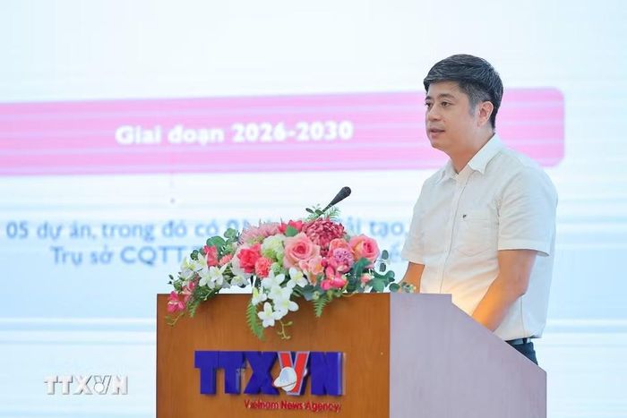 Đồng chí Nguyễn Tiến Dũng, Trưởng Ban Kế hoạch-Tài chính trình bày tham luận. (Ảnh: Lê Đông/TTXVN)