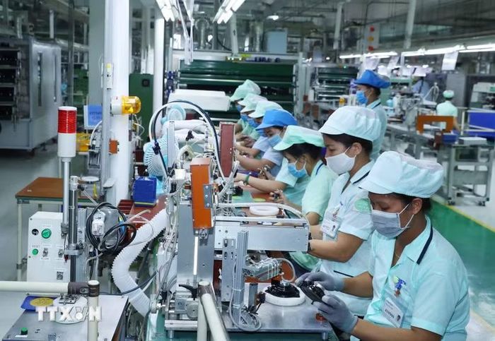 Sản xuất các loại loa và tai nghe điện thoại di động tại nhà máy của Công ty TNHH Điện tử Foster (Bắc Ninh), tại Khu Công nghiệp Đô thị và Dịch vụ VSIP Bắc Ninh, tỉnh Bắc Ninh. (Ảnh: Thống Nhất/TTXVN)