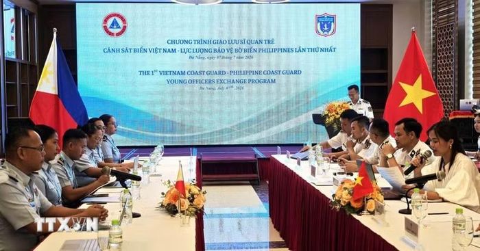 Chương trình giao lưu sỹ quan trẻ Cảnh sát biển Việt Nam và Lực lượng Bảo vệ bờ biển Philippines. (Ảnh: Trần Tĩnh/TTXVN)