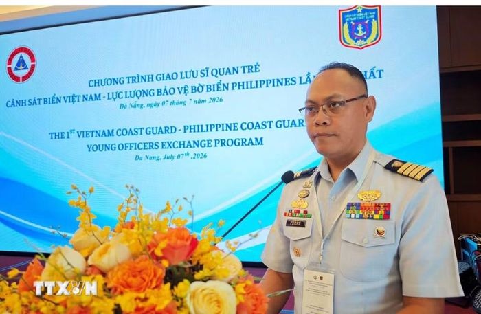 Đại tá Alberto T. Ferre, Tham mưu trưởng Bộ Chỉ huy An toàn Hàng hải, Lực lượng Bảo vệ bờ biển Philippines phát biểu. (Ảnh: Trần Tĩnh/TTXVN)