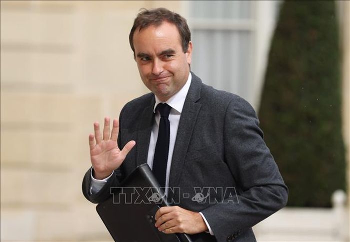 Thủ tướng Sébastien Lecornu tới dự cuộc họp nội các tại Paris. Ảnh tư liệu: THX/TTXVN