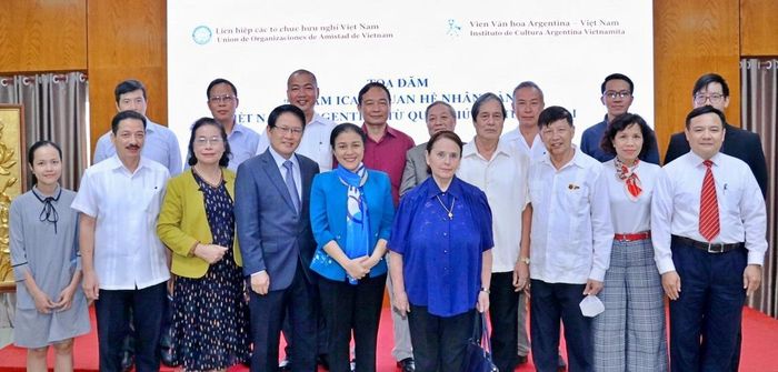 Bà Poldi Sosa làm việc với VUFO tại Hà Nội năm 2022. Ảnh: Gia đình cung cấp
