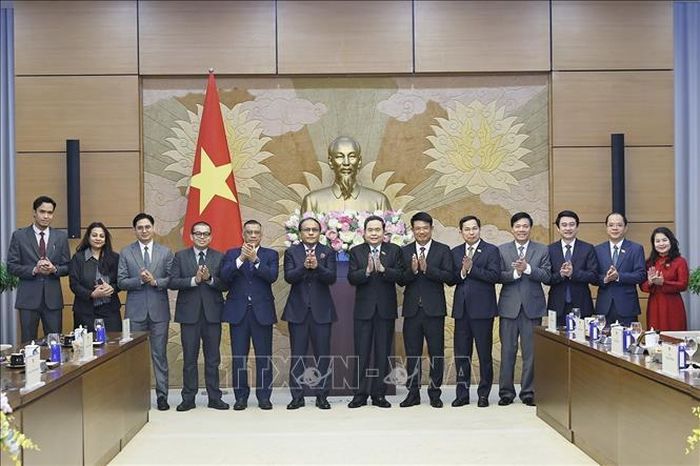 Chủ tịch Quốc hội Trần Thanh Mẫn với đại biểu. Ảnh: Doãn Tấn/TTXVN.