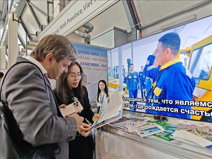 Khách tham quan gian của tỉnh Quảng Ninh (Việt Nam) tại triển lãm INNOPROM 2026.