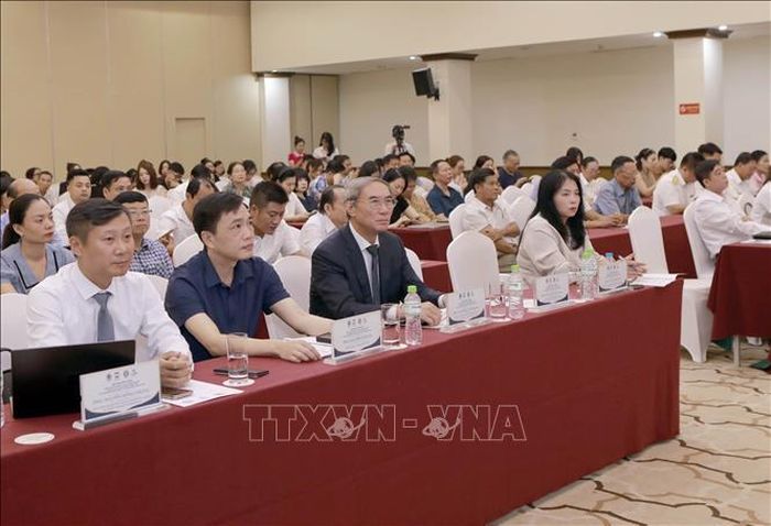 Các chuyên gia, đại biểu tham dự chương trình đối thoại về chính sách mới về đầu tư, kinh doanh năm 2026. Ảnh: Hoàng Hùng/TTXVN.