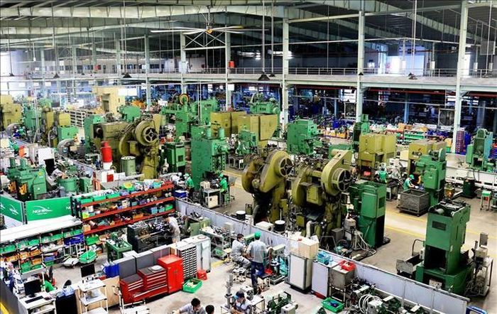 Phân xưởng sản xuất trong Công ty CP Kềm Nghĩa, khu công nghiệp Tân Phú Trung, huyện Củ Chi, TP Hồ Chí Minh. Ảnh: Hồng Đạt/TTXVN