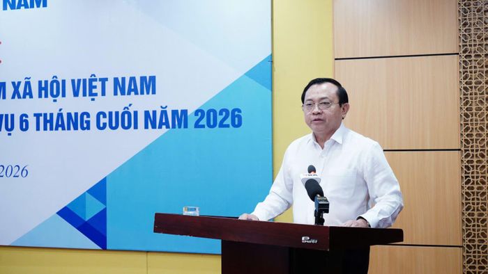 Thứ trưởng Bộ Tài chính Lê Tấn Cận phát biểu tại hội nghị.