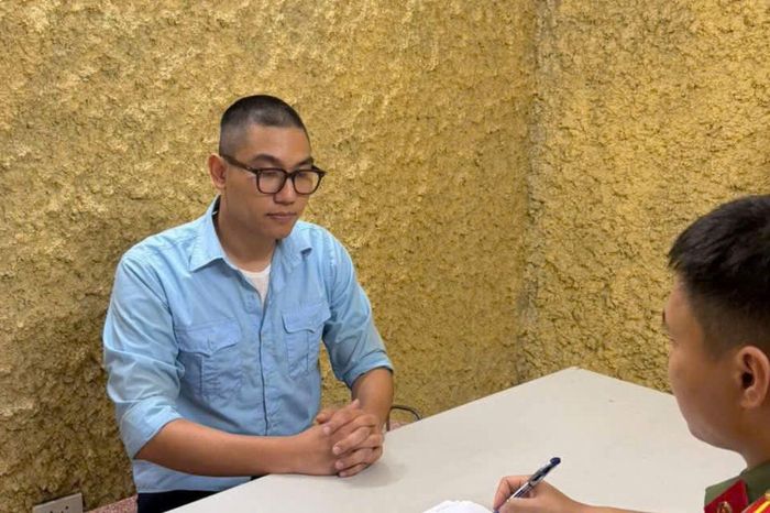 Bị can Trần Việt Anh tại cơ quan điều tra. (Ảnh: Công an Hà Nội).