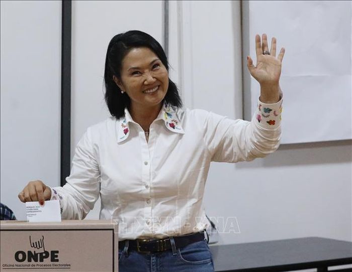 Bà Keiko Fujimori bỏ phiếu trong cuộc bầu cử Tổng thống tại Lima, Peru ngày 7/6/2026. Ảnh: THX/TTXVN