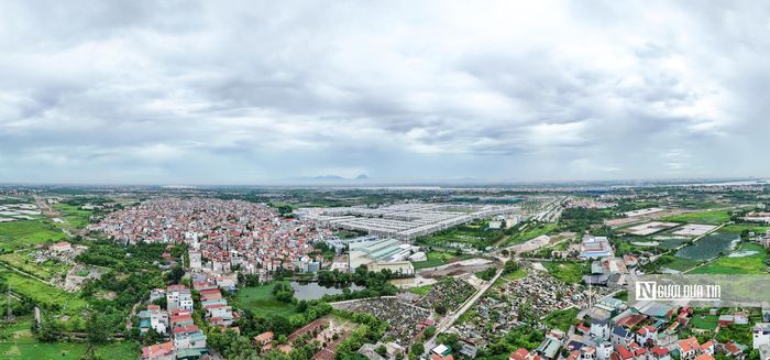 Trong ảnh là đường Tây Thăng Long chạy qua địa bàn xã Ô Diên (đoạn từ Vành đai 3,5 đến kênh Đan Hoài). Đoạn đường này có chiều dài 5,8km với tổng vốn đầu tư 1.298 tỷ đồng.