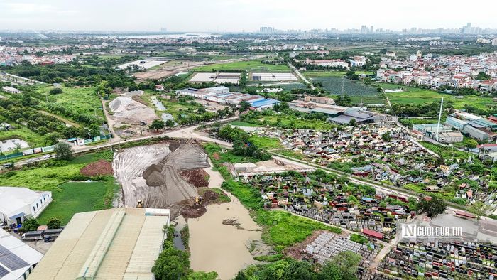 Đồng thời, Bí thư Hà Nội cũng yêu cầu khẩn trương hoàn thiện thủ tục đầu tư đối với các đoạn tuyến còn lại; thống nhất giao Ban Quản lý dự án đầu tư xây dựng công trình giao thông thành phố làm đầu mối triển khai dự án tổng thể.