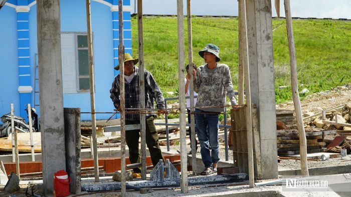 Hiện các đơn vị thi công đang tập trung xử lý các hạng mục còn lại như: vị trí K0, cầu máng, cầu vượt giao thông, hệ thống thoát nước và các công trình trên tuyến.