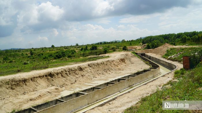 Đại diện Ban QLDA - ĐTXD số 2 cho hay, khi hoàn thành, công trình sẽ cung cấp ổn định nước thô cho Nhà máy nước Tân Tiến công suất 25.000 m³/ngày đêm, phục vụ sinh hoạt cho khu vực thị xã La Gi và các vùng lân cận; đồng thời bổ sung nước tưới ổn định cho hàng nghìn ha đất nông nghiệp, góp phần phát triển sản xuất và nâng cao hiệu quả khai thác thủy lợi.