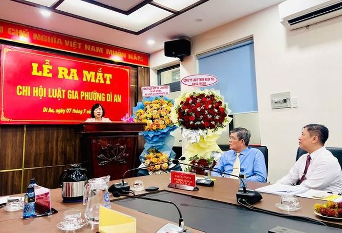 Bà Nguyễn Thị Tô Châu - Phó chủ tịch Thường trực Hội Luật gia Tp.Hồ Chí Minh phát biểu.