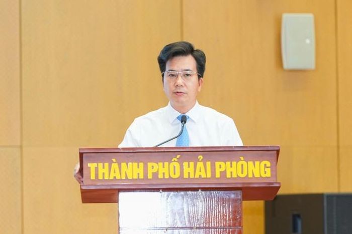 Ông Phạm Ngọc Dương, Phó Bí thư Đảng ủy UBND thành phố Hải Phòng báo cáo tại Hội nghị. Ảnh: UBND thành phố Hải Phòng.