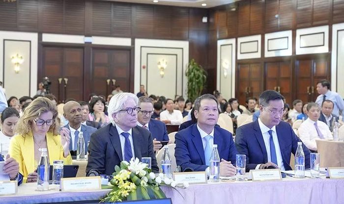 Diễn đàn có sự tham dự và chia sẻ của GS Paul Romer, nhà kinh tế học người Mỹ đoạt Giải Nobel Kinh tế năm 2018. Ảnh: XM.