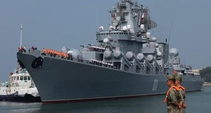 Tàu tuần dương lớp Slava Varyag của Hải quân Nga tại Thanh Đảo. Ảnh: Xinhua.