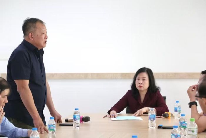 PGS.TS Dương Đức Hùng báo cáo Bộ trưởng công tác sẵn sàng cho ngày khai trương