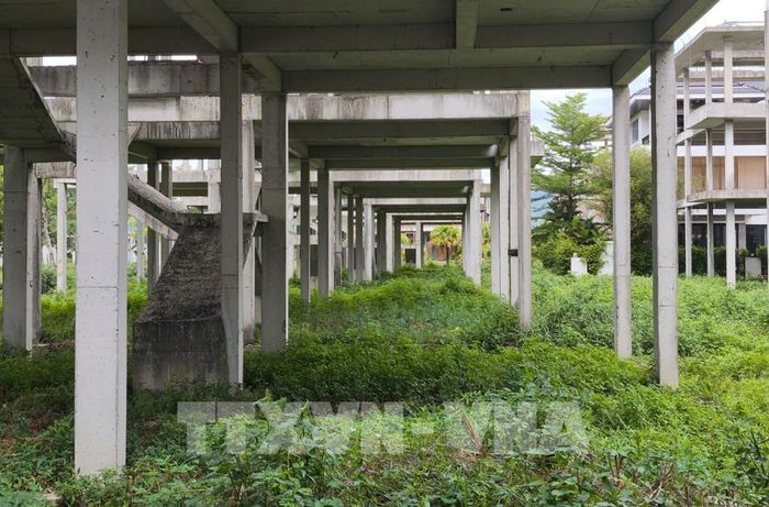 Những công trình thi công dở dang tại Khu đô thị sinh thái Quan Nam – Thủy Tú (Golden Hills City) sẽ được tiếp tục triển khai sau khi thành phố Đà Nẵng tháo gỡ vướng mắc. Ảnh: Quốc Dũng - TTXVN