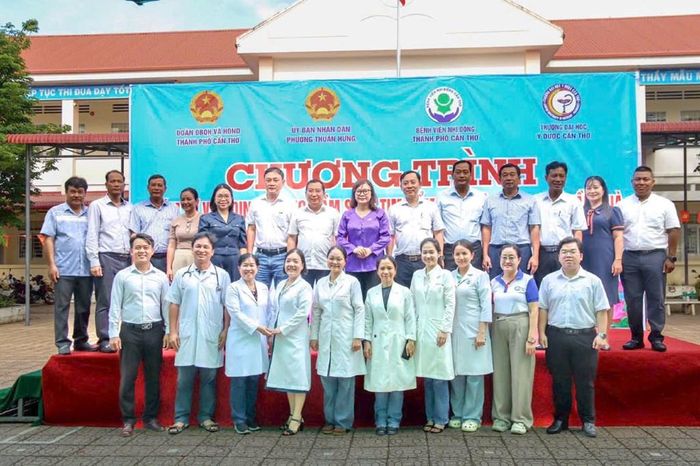 PGS.TS. BS Nguyễn Minh Phương, Bí thư Đảng ủy Trường Đại học Y Dược Cần Thơ, Hiệu trưởng cùng lãnh đạo Trường Đại học Y Dược Cần Thơ