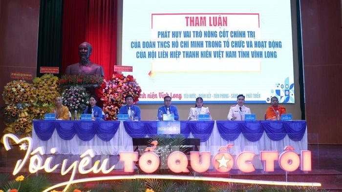 Đoàn chủ tịch chủ trì Đại hội. Ảnh: Huỳnh Phúc Hậu - TTXVN