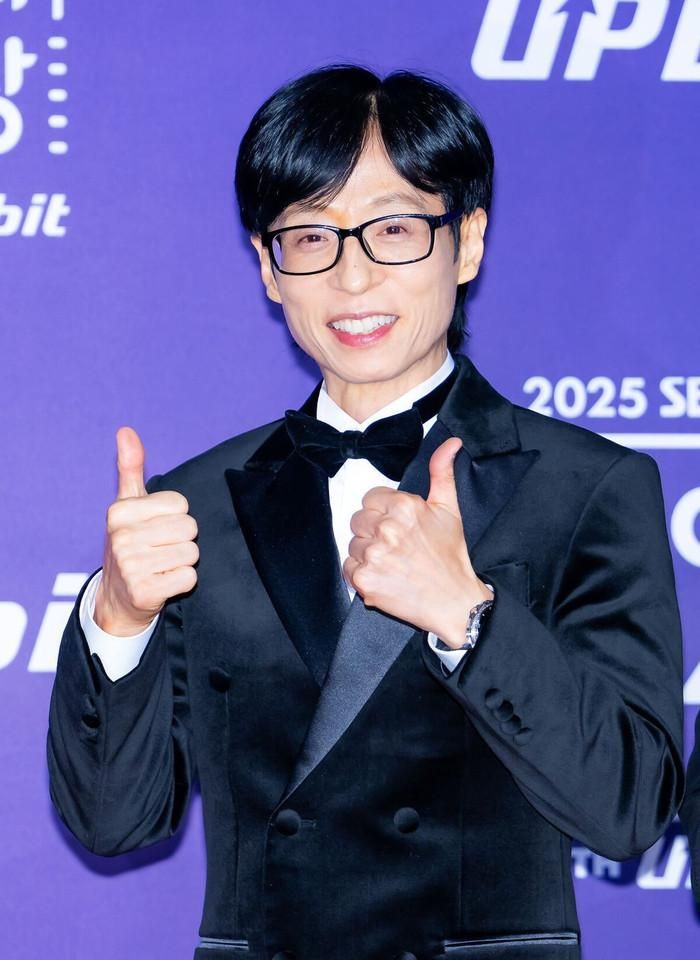 Nợ tiền kem lúc ghi hình, Yoo Jae Suk trả ân tình bằng thiệp cưới gây xúc động. (Nguồn: OSEN)