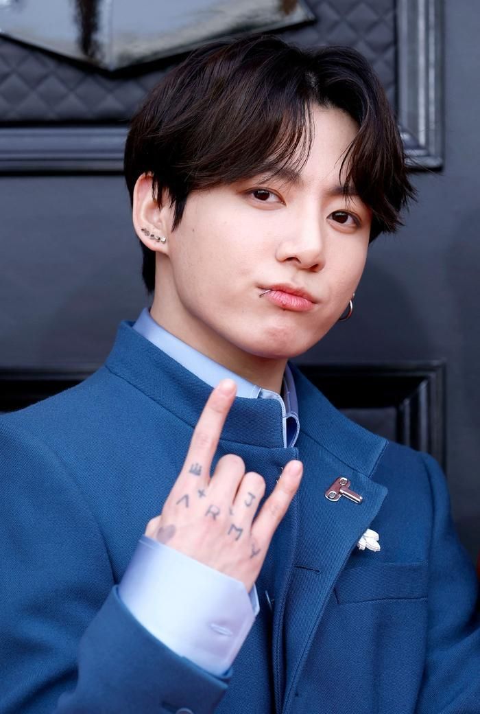 Jung Kook (BTS) vướng tin đồn hẹn hò với "cô gái tóc vàng". (Nguồn: Instagram nhân vật)