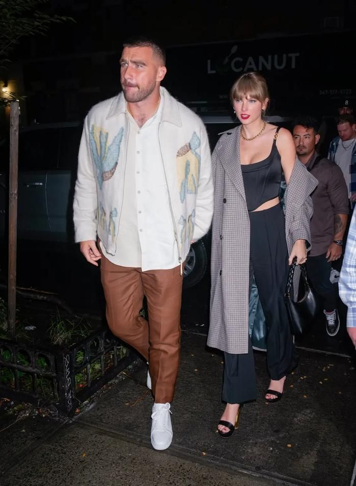 Travis Kelce và Taylor Swift chính thức tổ chức lễ cưới trước khoảng 1.000 khách mời hôm 3/7.
