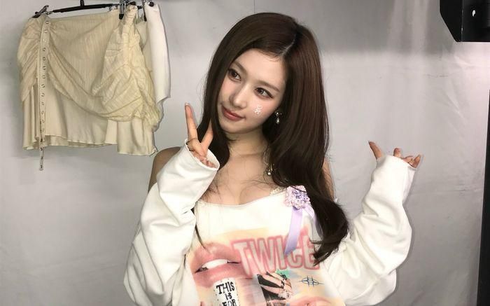 Sana cũng nhìn lại chặng đường hoạt động cùng TWICE.