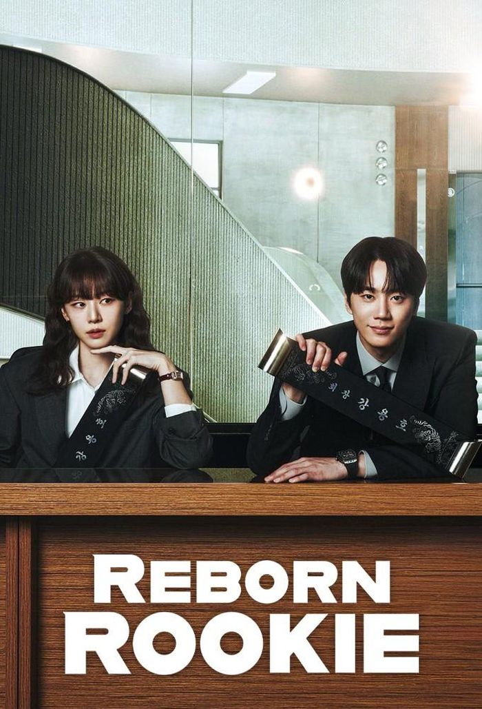 Reborn Rookie thu hút khán giả bằng mô-típ hoán đổi thân xác trong môi trường công sở. Câu chuyện bắt đầu khi một vị chủ tịch tập đoàn kiêu ngạo bất ngờ đổi linh hồn với Jun Hyeon, nhân viên thử việc mới vào nghề. Sự khác biệt về địa vị, tính cách và trải nghiệm khiến cả hai liên tục rơi vào những tình huống dở khóc dở cười. Từ đó, họ dần nhìn thấy áp lực và góc khuất trong công việc của đối phương. Tác phẩm thuộc thể loại hài hước, công sở và được phát sóng trên JTBC.