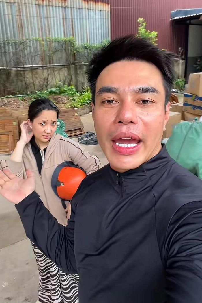 Lê Dương Bảo Lâm và vợ bàng hoàng khi phát hiện bị mất trộm tài sản.