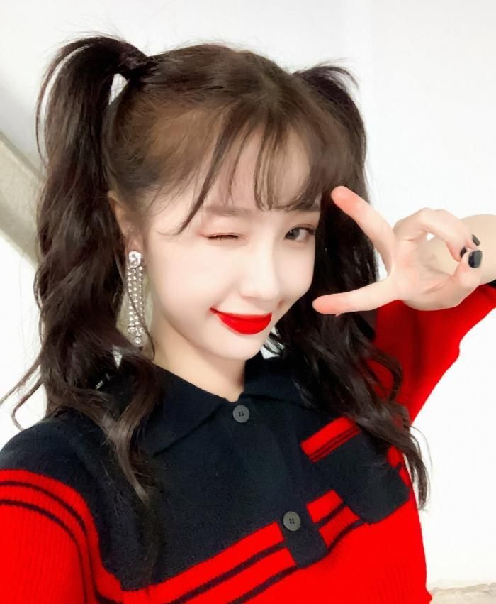 Ngu Thư Hân bị nói làm lố ở Thanh Xuân Có Bạn 2 do Lisa (Blacpink) làm HLV. 
