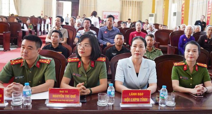 Các đại biểu dự chương trình.