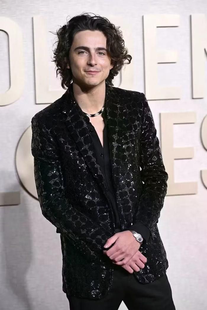 Timotheé Chalamet với một chiếc Crash tại lễ trao giải Quả cầu vàng năm 2024