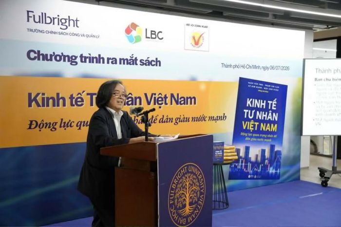 GS-TS. Trần Văn Thọ giới thiệu tổng quan về cuốn sách. 