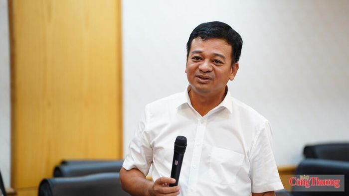 Ông Trần Mỹ Dũng, Phó Cục trưởng Cục Địa chất và Khoáng sản Việt Nam, Bộ Nông nghiệp và Môi trường phát biểu tại cuộc họp. Ảnh: Thái Mạnh