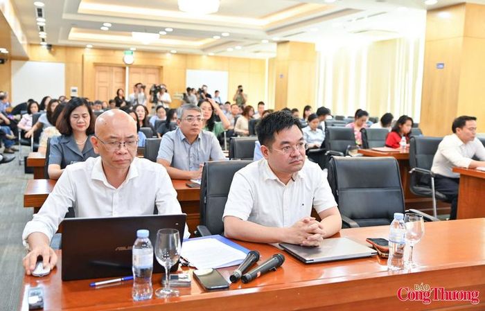 Buổi họp báo có đại diện các Cục, Vụ thuộc Bộ và đông đảo cơ quan thông tấn báo chí