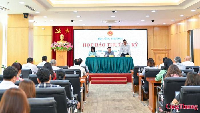 Họp báo thường kỳ Bộ Công Thương. Ảnh: Nguyễn Nam