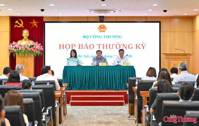Với tinh thần chủ động, linh hoạt, quyết liệt và hiệu quả, Bộ Công Thương sẽ tiếp tục phối hợp chặt chẽ với các bộ, ngành, địa phương và cộng đồng doanh nghiệp để bảo đảm vững chắc an ninh năng lượng quốc gia, thúc đẩy phát triển công nghiệp, phát huy vai trò của thị trường trong nước, mở rộng xuất khẩu và phấn đấu hoàn thành ở mức cao nhất các mục tiêu phát triển của ngành, góp phần thực hiện thắng lợi các mục tiêu phát triển kinh tế - xã hội năm 2026.