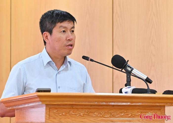 Ông Chu Thắng Trung, Phó Cục trưởng Cục Phòng vệ thương mại phát biểu tại họp báo.