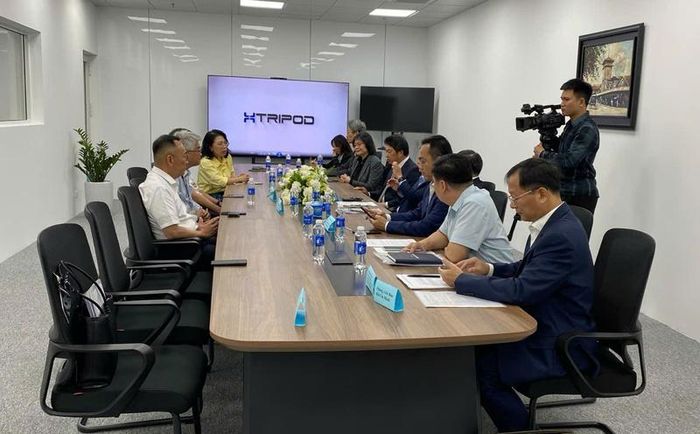 Lãnh đạo các sở, ngành TP. Hồ Chí Minh làm việc với đại diện doanh nghiệp công nghệ cao về môi trường đầu tư và định hướng phát triển ngành công nghệ cao. Ảnh: Hoàng Lân