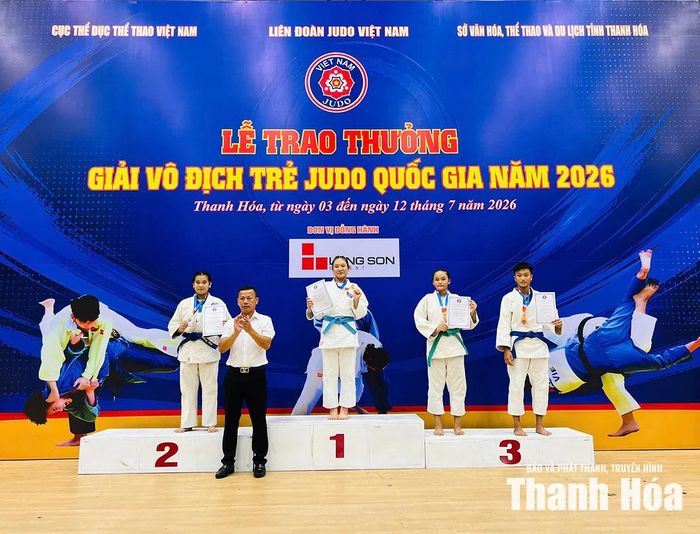 VĐV Trương Thị Lan Anh (Thanh Hóa) giành HCV hạng cân dưới 57kg lứa tuổi 12-13.