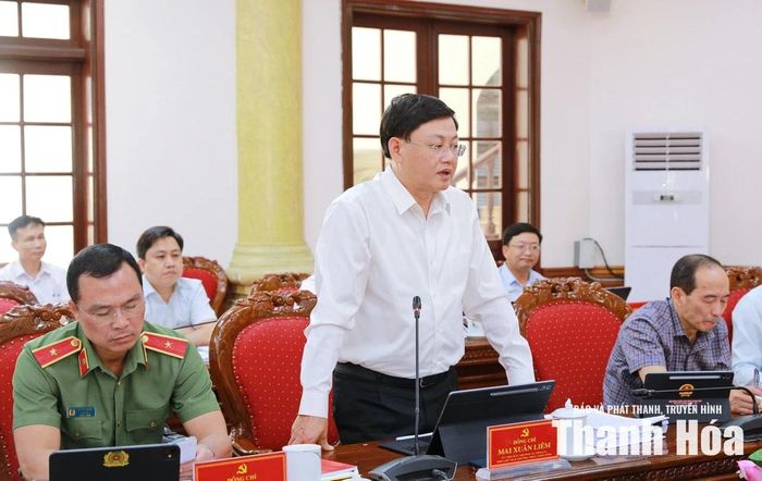 Phó Chủ tịch Thường trực UBND tỉnh Mai Xuân Liêm phát biểu tại hội nghị.