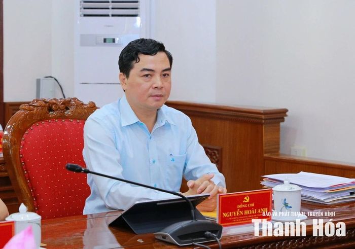 Chủ tịch UBND tỉnh Nguyễn Hoài Anh dự hội nghị.