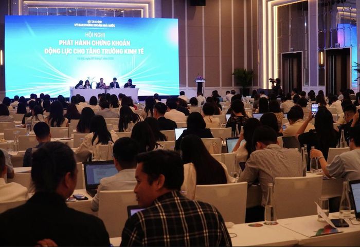 Hội nghị “Phát hành chứng khoán - Động lực cho tăng trưởng kinh tế”.