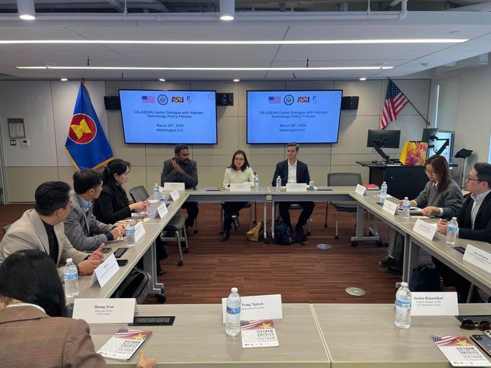Bà Tuyết Trần (ngoài cùng bên phải), trong cuộc trao đổi với Trung tâm Hoa Kỳ - ASEAN (US-ASEAN Center), thảo luận về ngành công nghiệp bán dẫn, chuỗi cung ứng toàn cầu và triển vọng hợp tác giữa Hoa Kỳ và Việt Nam trong lĩnh vực bán dẫn