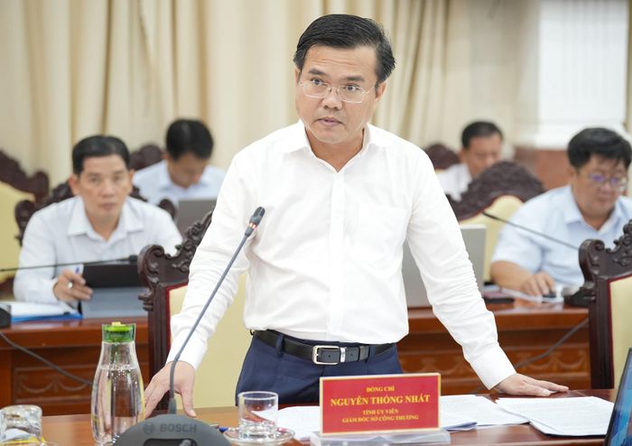 Tỉnh ủy viên, Giám đốc Sở Công Thương tỉnh An Giang Nguyễn Thống Nhất phát biểu tại hội nghị.