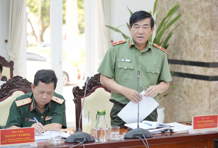 Thiếu tướng Nguyễn Văn Hận, Ủy viên Ban Thường vụ Tỉnh ủy, Giám đốc Công an tỉnh An Giang phát biểu tại hội nghị.