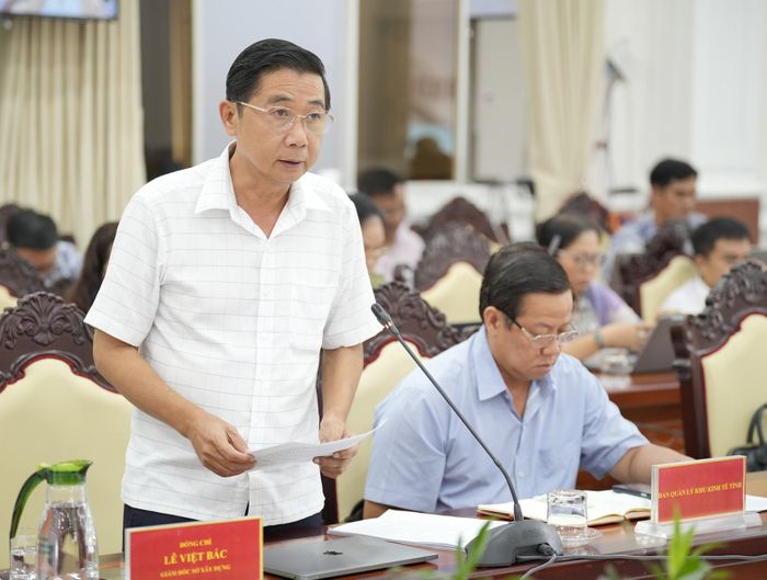 Giám đốc Sở Xây dựng tỉnh An Giang Lê Việt Bắc phát biểu tại hội nghị.